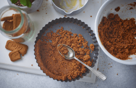 Vegan Key Lime Pie biscuit base