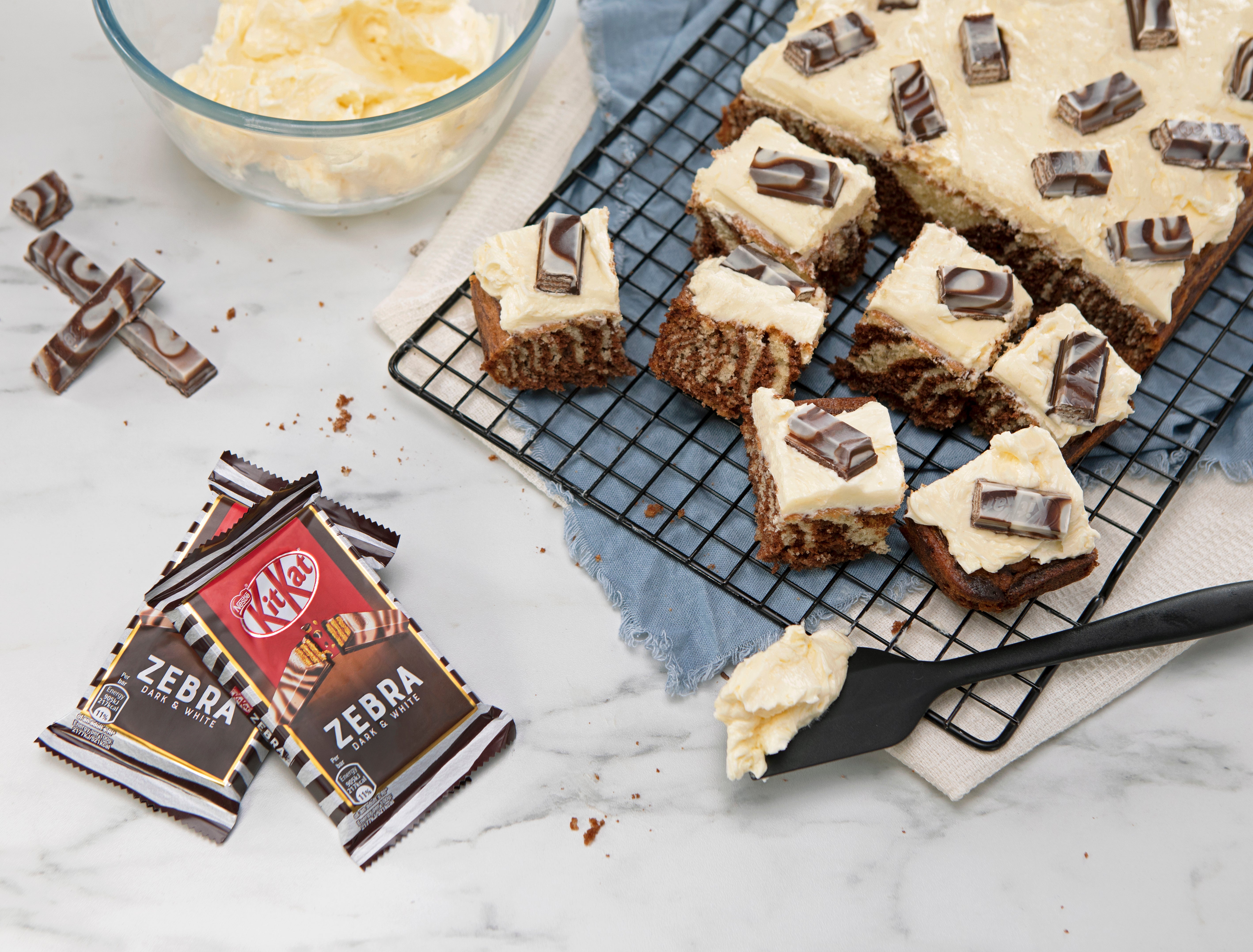 Zebra KitKat Traybake