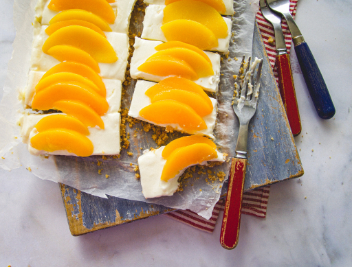 Peach and cream cheesecake bar