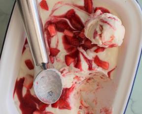 Fat Free Strawberry Frozen Yogurt