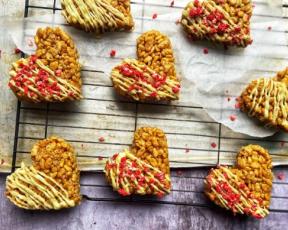 Valentine’s Caramel Crispy Hearts