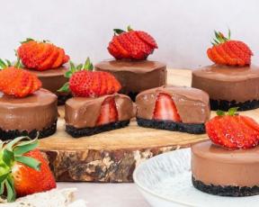 Chocolate Strawberry Mini Cheesecake