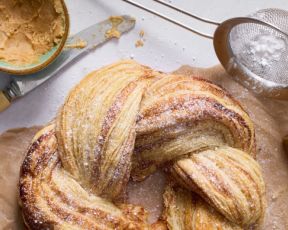 Cinnamon &amp; Caramel Puff Pastry Wreath