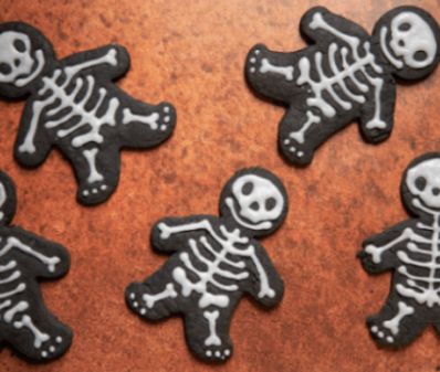 gingerbread men decorated with skeleton icing